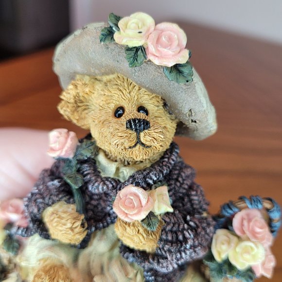 Boyds Bears Resin #2796SF Mrs.Tuttle "Stop & Smell The Roses" Music Box - Picture 2 of 10